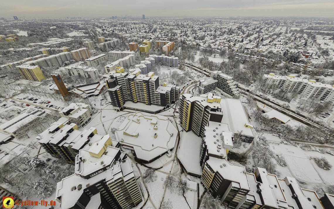 04.12.2021 - Karl-Marx-Ring und Marx-Zentrum in Neuperlach